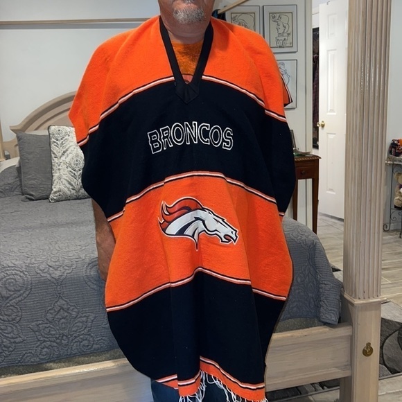 NFL Denver Bronco Graphic Poncho - Picture 11 of 12